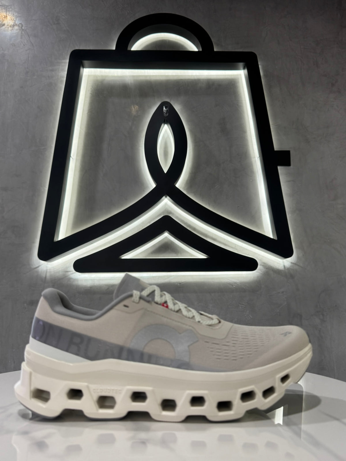 ON - CLOUDMONSTER 1 PEARL/IVORY