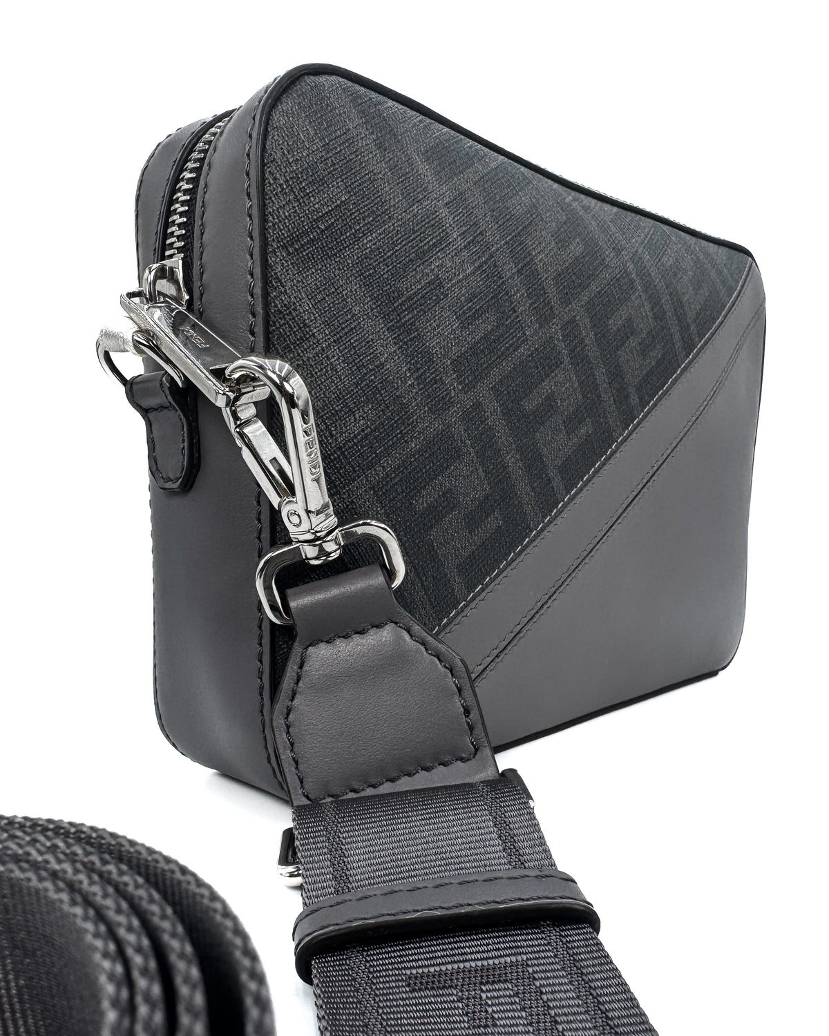 Fendi Bolsa Diagonal Camera Case Grey · Premium Avenue