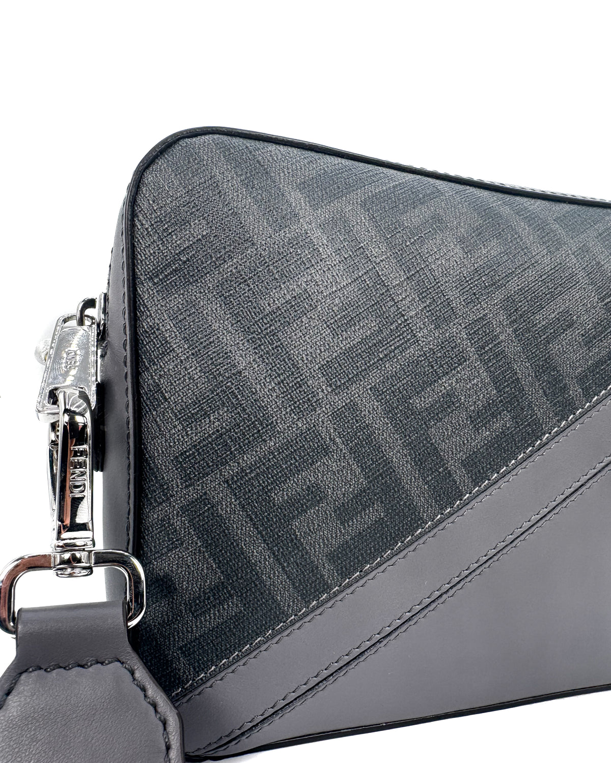 Fendi Bolsa Diagonal Camera Case Grey · Premium Avenue