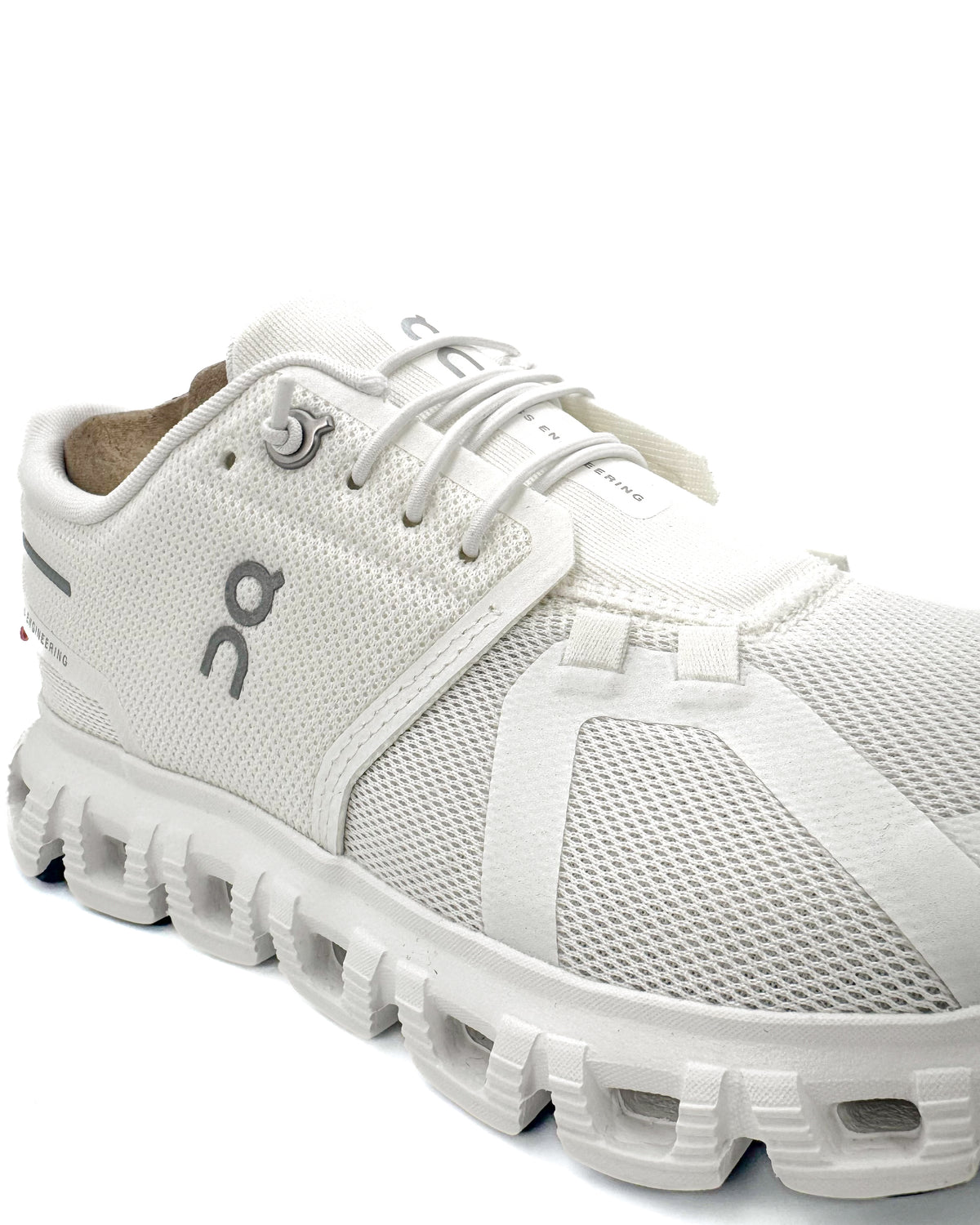 On Calzado Cloud 6 Wide White/White · Premium Avenue