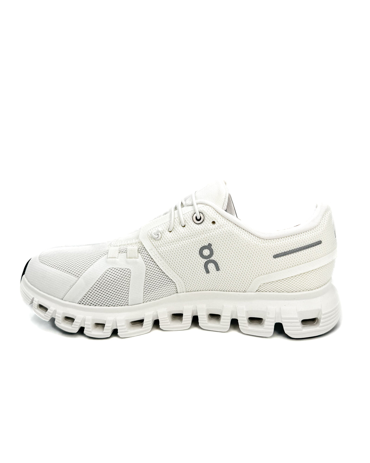 On Calzado Cloud 6 Wide White/White · Premium Avenue